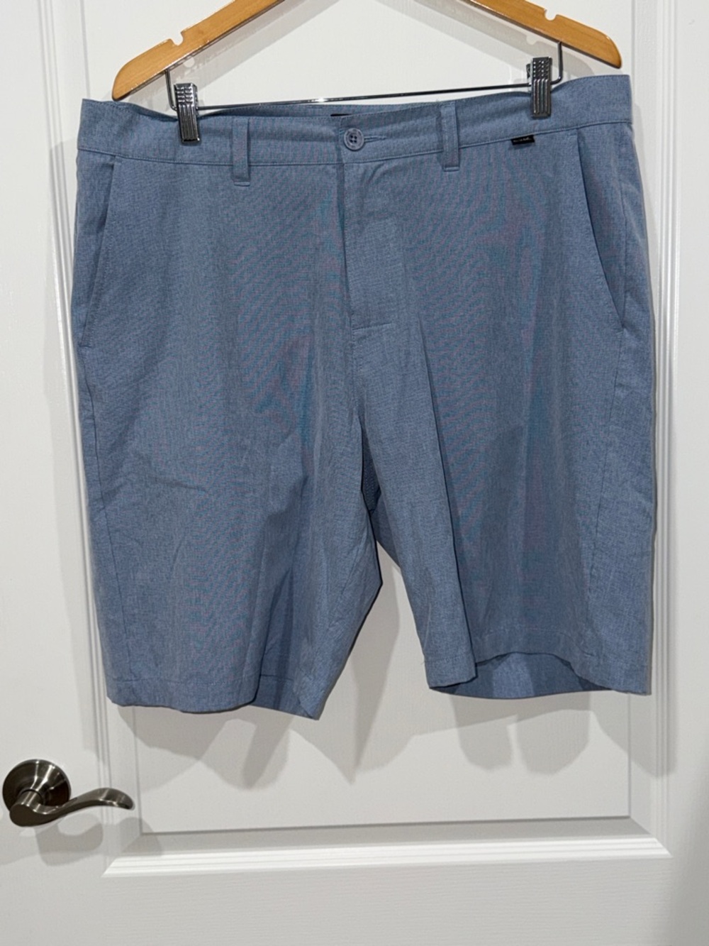 Travis Mathew Men's Light Blue Performance Shorts casual size 36”